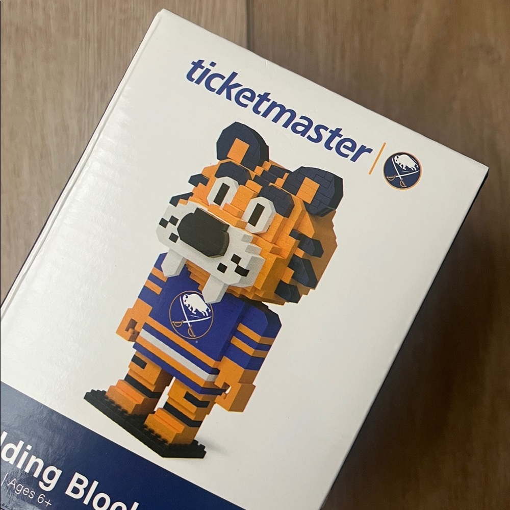Buffalo Sabres Sabretooth Building Block Set - Picture 2 of 6